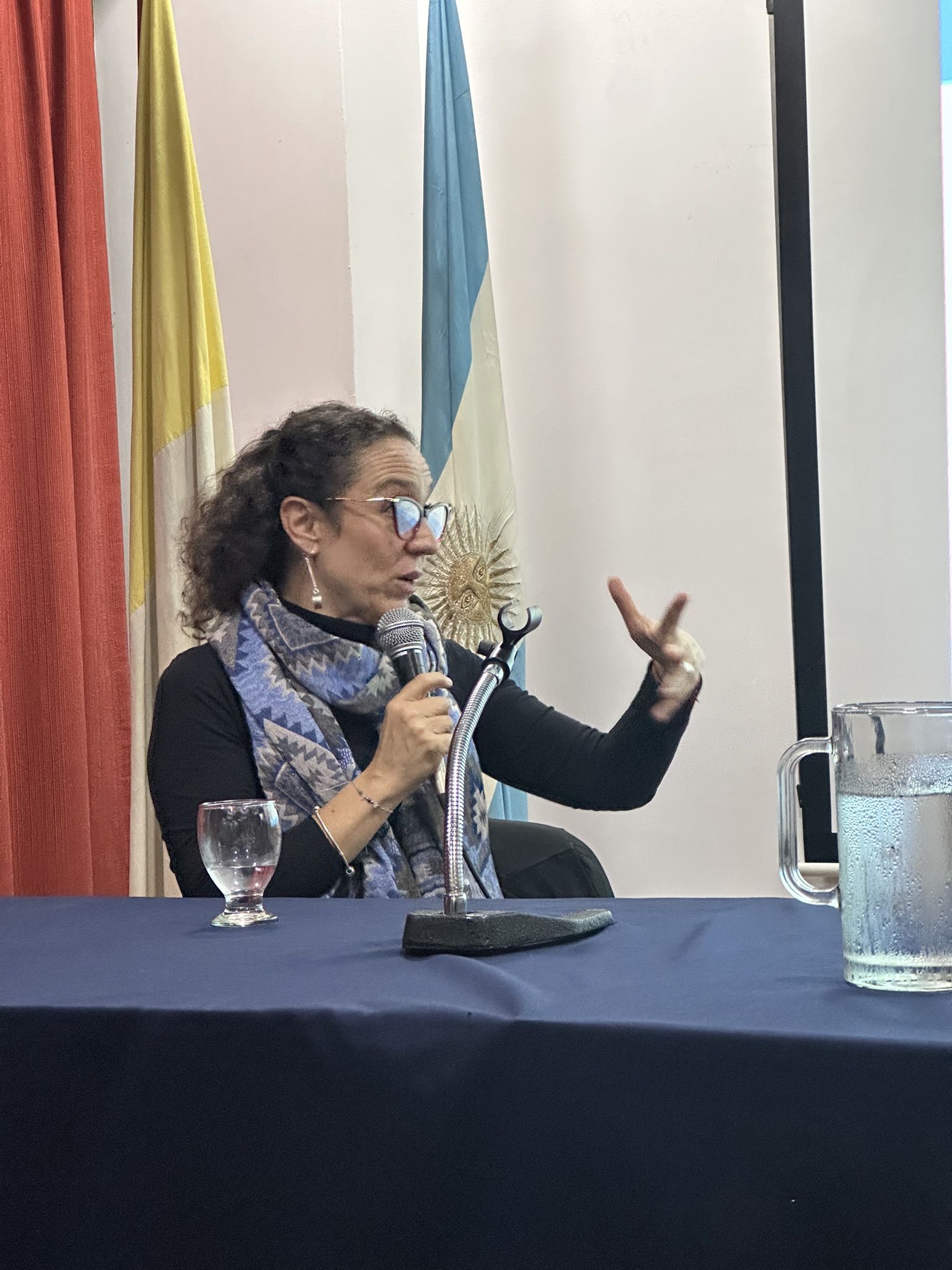 Desarrollo del conversatorio en la Universidad del Salvador. Autor: Prensa de la Embajada de Colombia. 