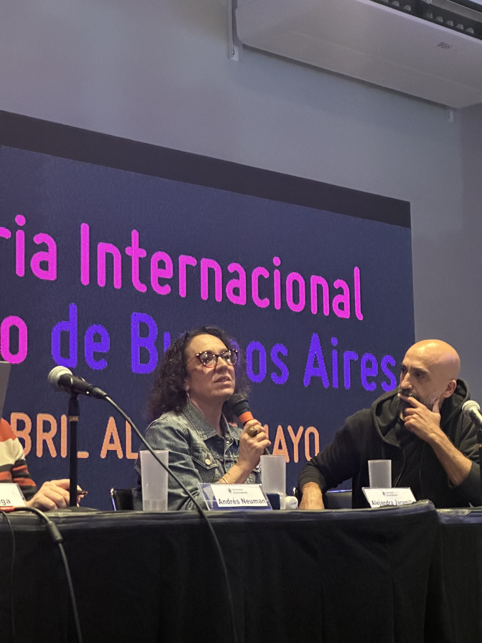 Desarrollo del conversatorio en la Universidad del Salvador. Autor: Prensa de la Embajada de Colombia.